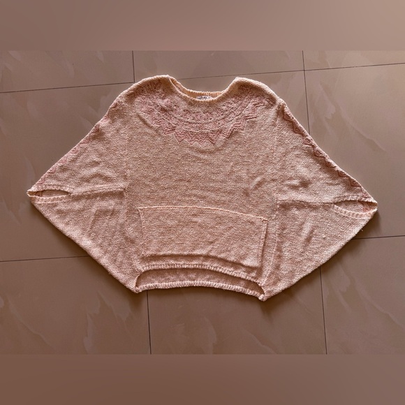 Super soft Zara Knit sweater, roomie sleeves and great for summer, winter fall - Picture 13 of 16